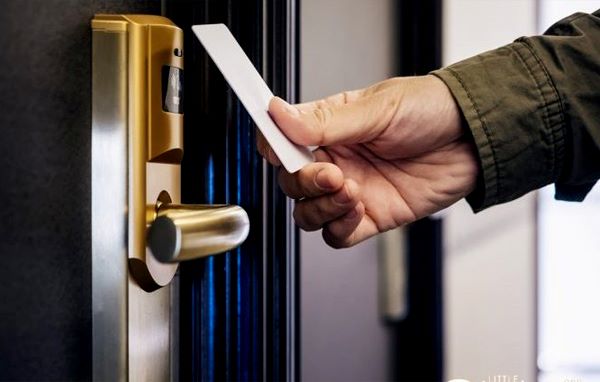 Commercial-Locksmith-Services-2